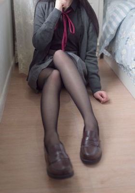 摸进女同桌的小内裤狂摸里_日本电影视频网址大全